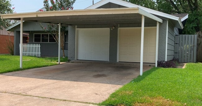 Building Photo - 1202 Dunstan Rd