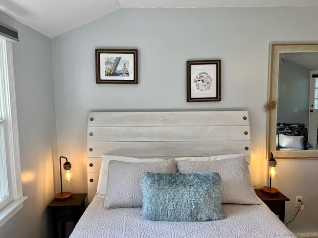 Building Photo - 424 Pequot Ave