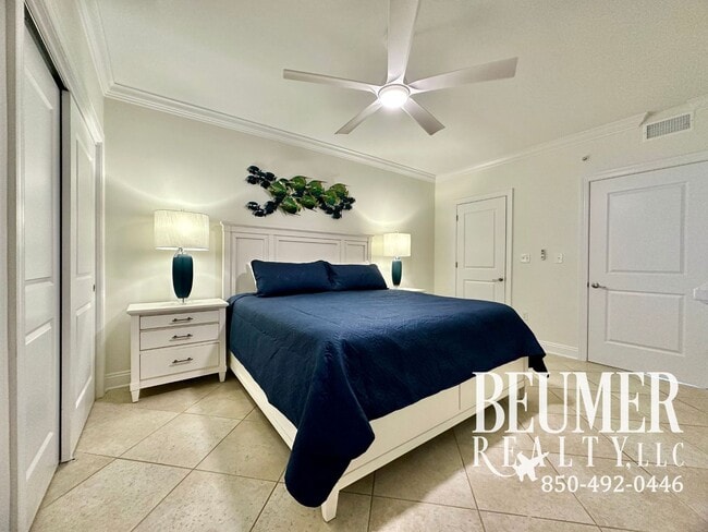 Building Photo - Upscale 3 BR 3 BA furnished Condo On the Gulf for 12 Month Lease