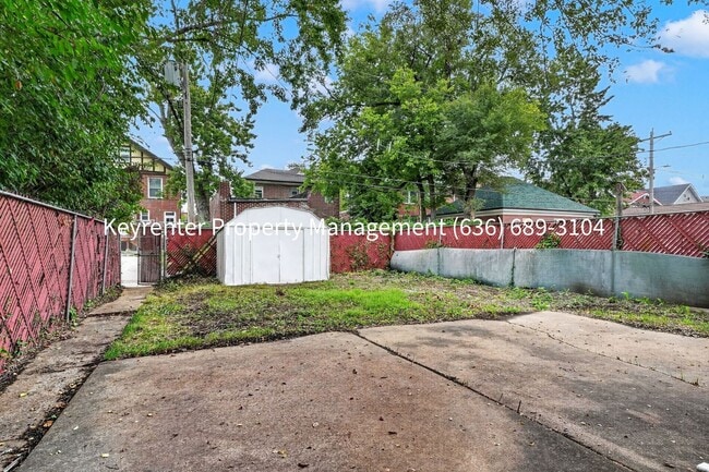 Building Photo - 5855 Pershing Ave