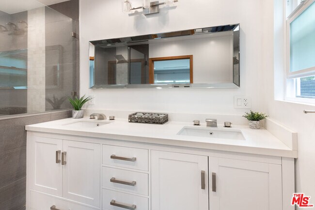 Building Photo - 4629 Cerro Verde Pl
