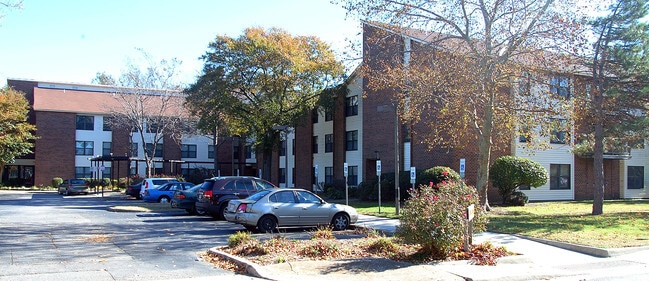 Building Photo - Tucker House