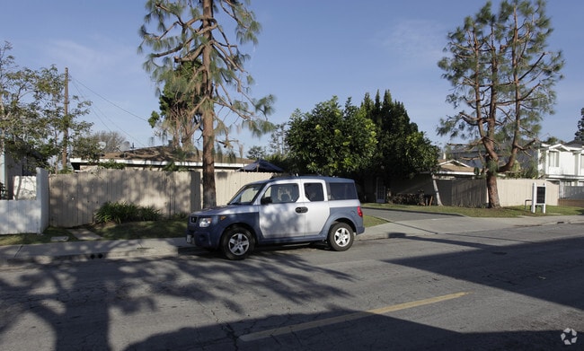 Primary Photo - 2417-2419 Elden Ave