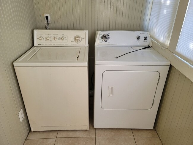 Building Photo - Reduced!!!