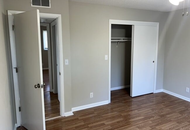 Building Photo - 2201 Saratoga Dr