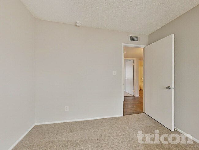 Building Photo - 3607 N 87th Ave