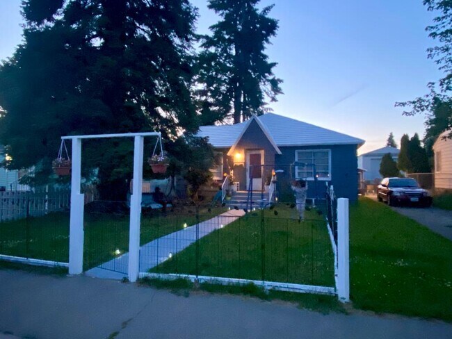 Primary Photo - 3206 W Garland Ave