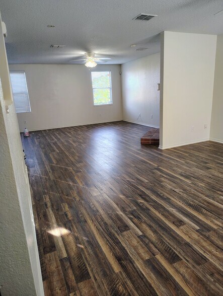 Building Photo - 6209 Thoroughbred Trl