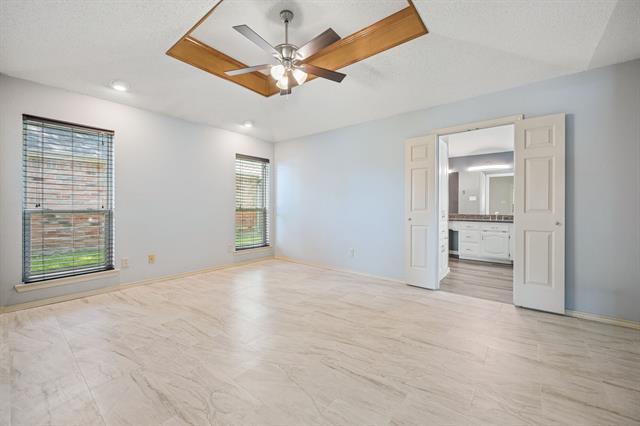 Building Photo - 4203 Meadow Ridge Dr
