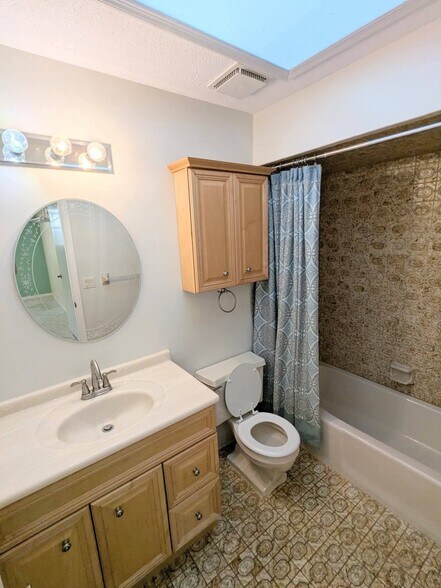 Building Photo - 945 Bramble Bush Cir W