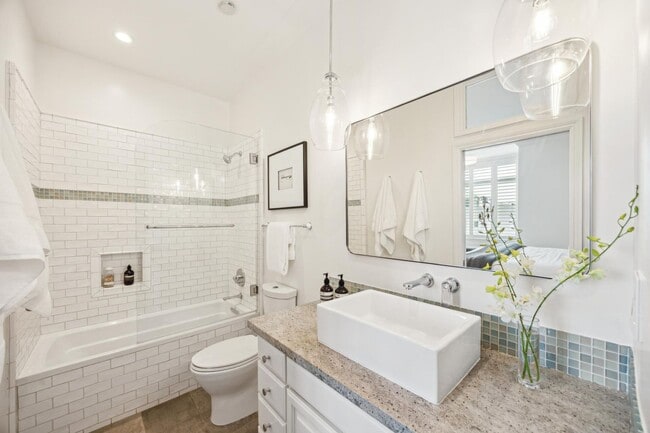 Building Photo - NOB HILL TOWNHOME FOR RENT - $13,000/mo