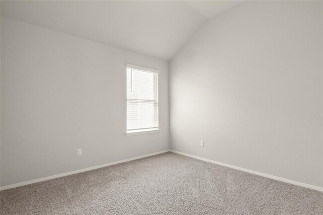 Building Photo - 120 Riverhill Dr
