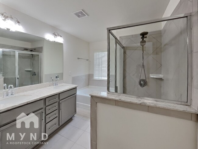 Building Photo - 4445 Newfangle Rd