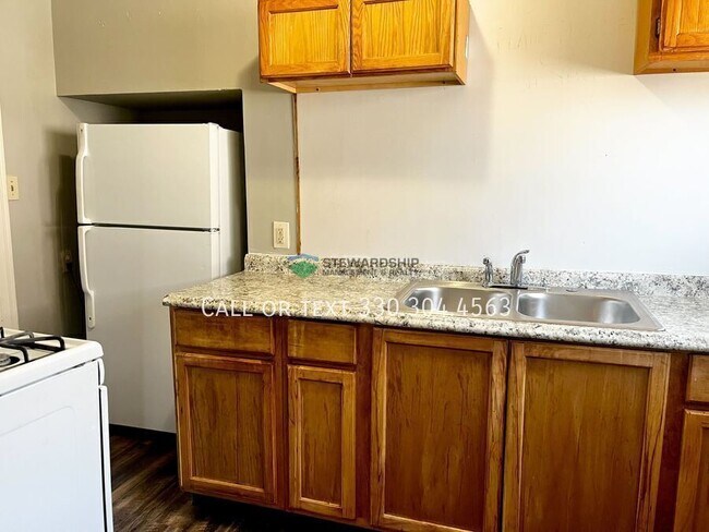 Building Photo - 916-918 Peckham St.-916