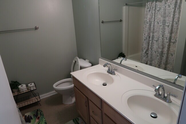 Building Photo - 4495 Brookmeadow Dr SE