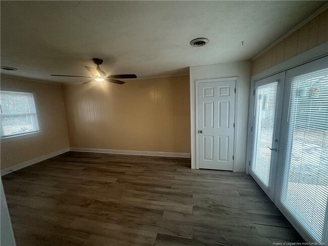 Building Photo - 6120 Conaway Dr