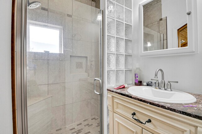 Building Photo - 204 Bristlecone Way