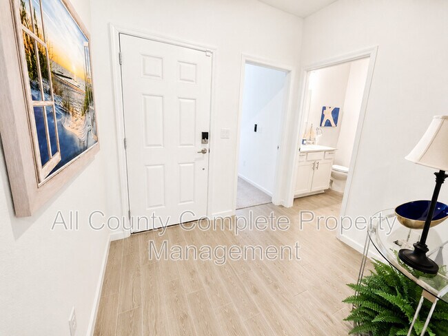 Building Photo - 61 Dogleg Run