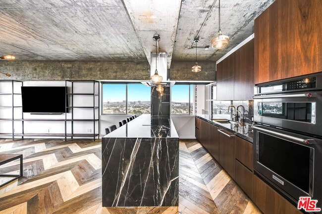 Building Photo - 1155 N La Cienega Blvd