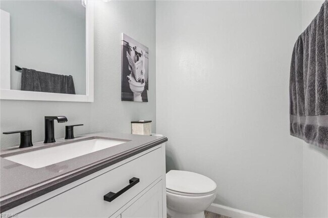 Building Photo - 334 N 1st St