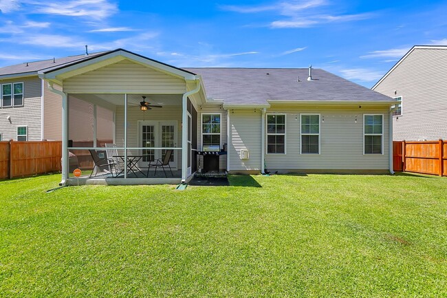 Building Photo - Beautiful Moncks Corner Home!!