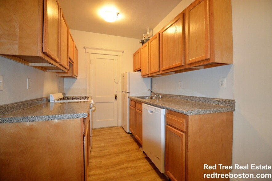 Building Photo - 235 Park Dr