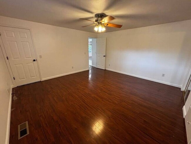 Building Photo - Charming Marysville Rambler-Style Duplex