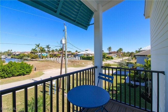 Building Photo - 4879 Esplanade St