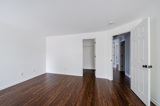 Building Photo - 14046 SE Summerfield Loop