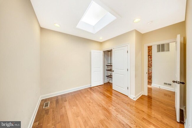 Building Photo - 1505 Spring Pl NW