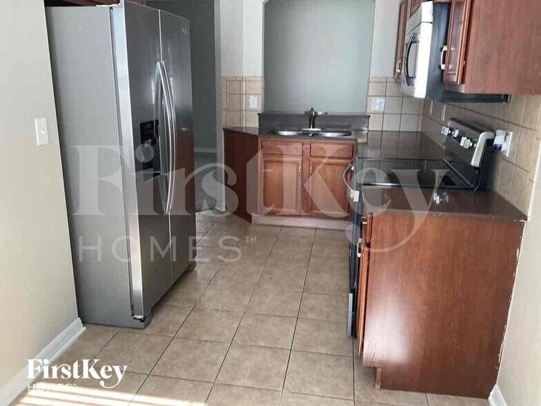 Building Photo - 10108 Perthshire Cir