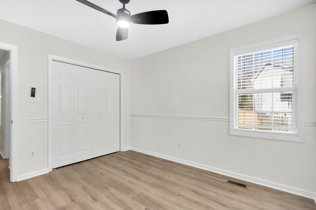 Building Photo - 705 E Hightree Ln