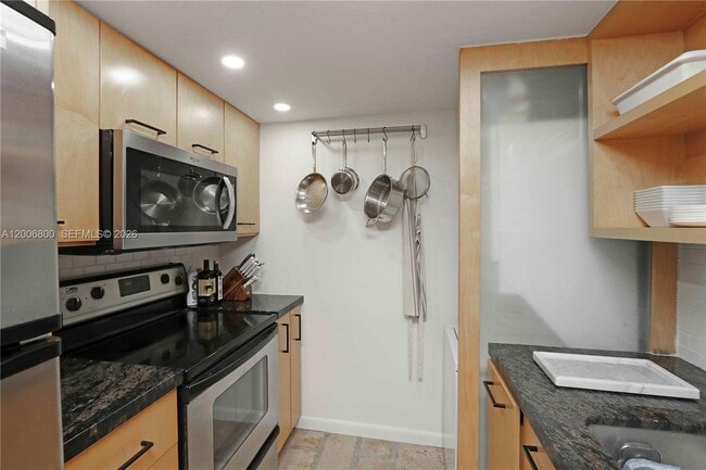 Building Photo - 9394 SW 77th Ave