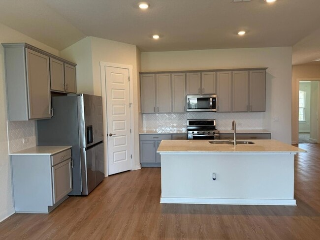 Building Photo - 2037 Saddlery St