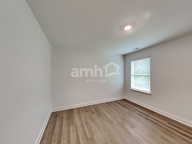 Building Photo - 1059 Highland Walk