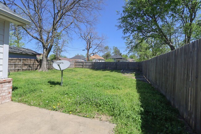 Building Photo - 2 Bed 1 Bath House in Claremore