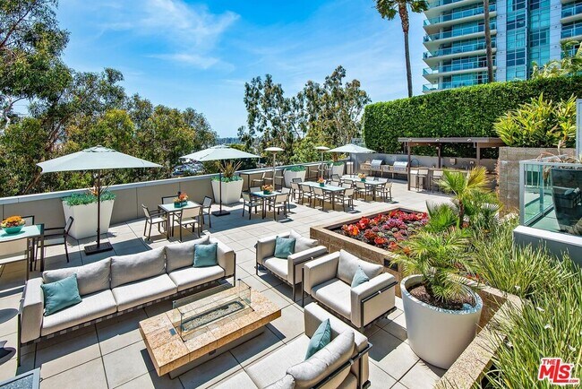 Building Photo - 13650 Marina Pointe Dr