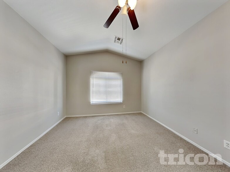 Building Photo - 1750 W Union Hills Dr