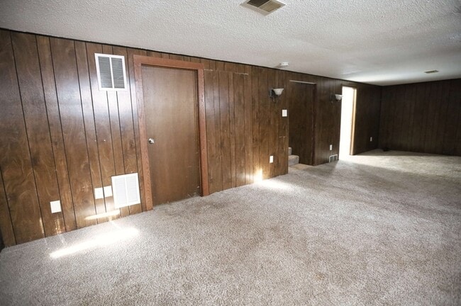 Building Photo - 2132 Shangrai-La Dr SE