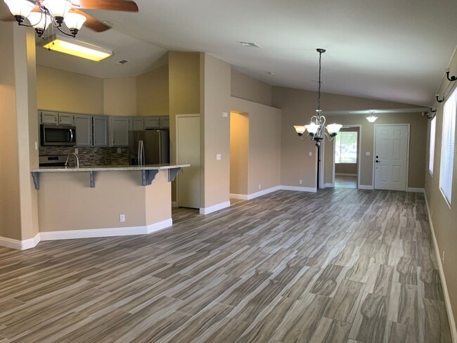 Building Photo - Single story 4br, 2bth, 2cg