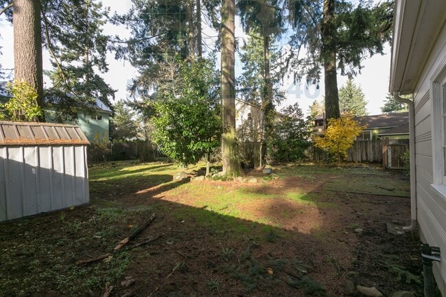 Building Photo - Spacious 3 Bedroom Home Available on Fores...