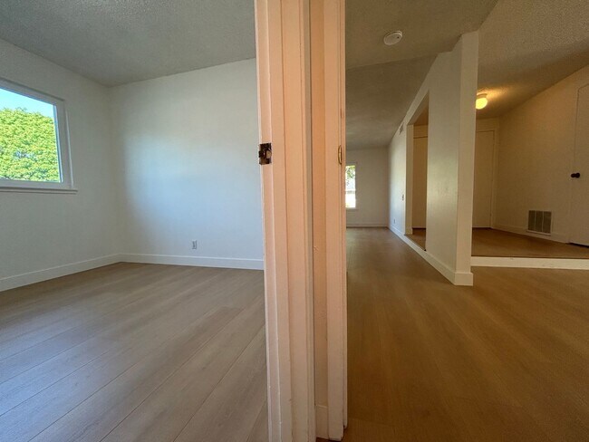 Building Photo - Beautifully Renovated 4 Bedroom 2 Bath Sin...
