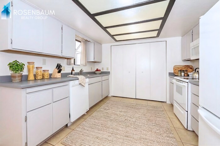 Building Photo - 8486 E Posse Cir