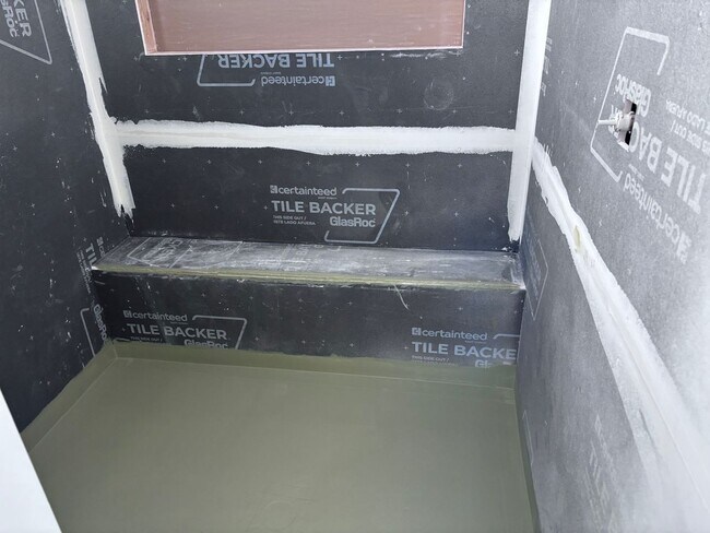 Building Photo - Beautiful 2 story with 6 bedrooms and swimming pool