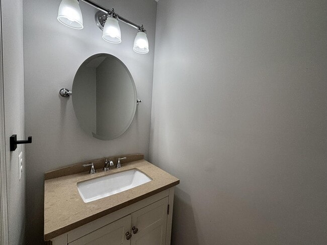 Building Photo - 4666 Louise St Claire Dr