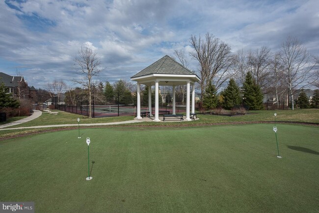 Building Photo - 5303 Parkview Dr