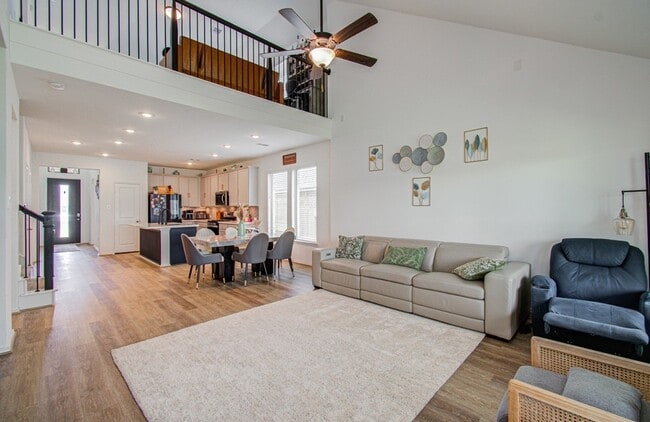 Building Photo - 4722 Crest Hill Dr