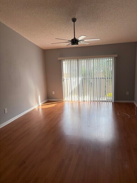 Building Photo - 900 Crestwood Ct S