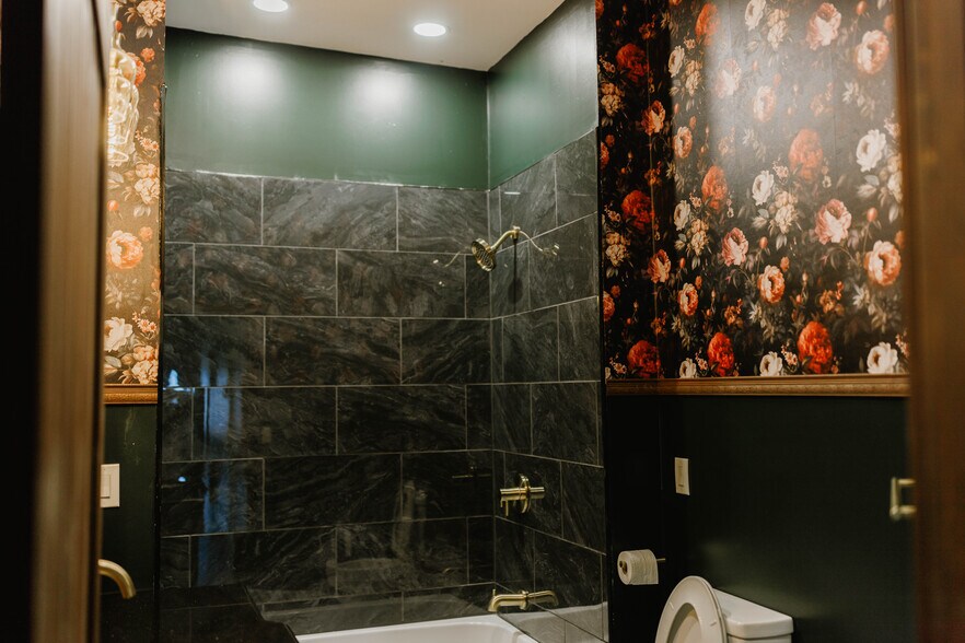 Building Photo - 503 Church St