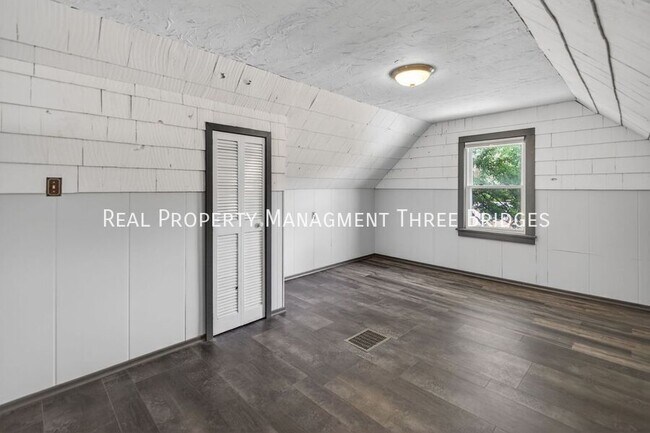 Building Photo - 130 S Barat Ave